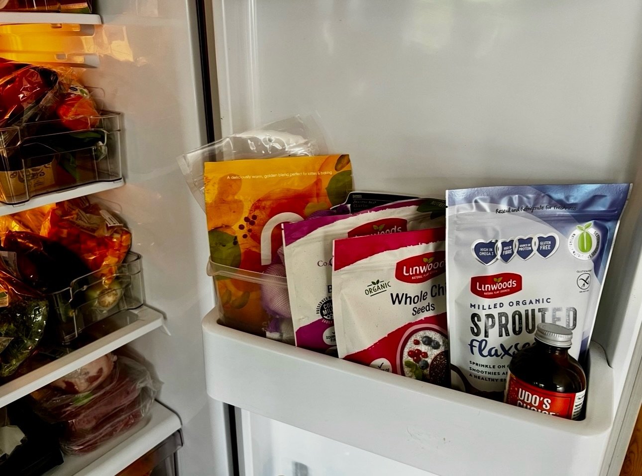💜 HEALTHY food can turn UNHEALTHY very quickly if stored wrong&hellip;

One of the biggest mistakes I see?
Keeping seeds, nuts &amp; omega rich foods in warm presses once opened 👀

Flax, chia, hemp, walnuts etc contain delicate fats that can go ran