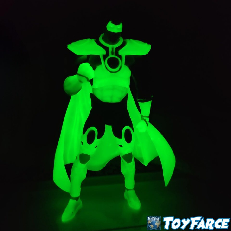 Here are pics from yesterday's review of the Amazon Exclusive DC Gold Label Parallax (Zero Hour: Crisis In Time) Glow in the Dark Edition figure by McFarlane Toys!

Full review with more pics on Toy News International (link in bio)!

#toyfarce #mcfar