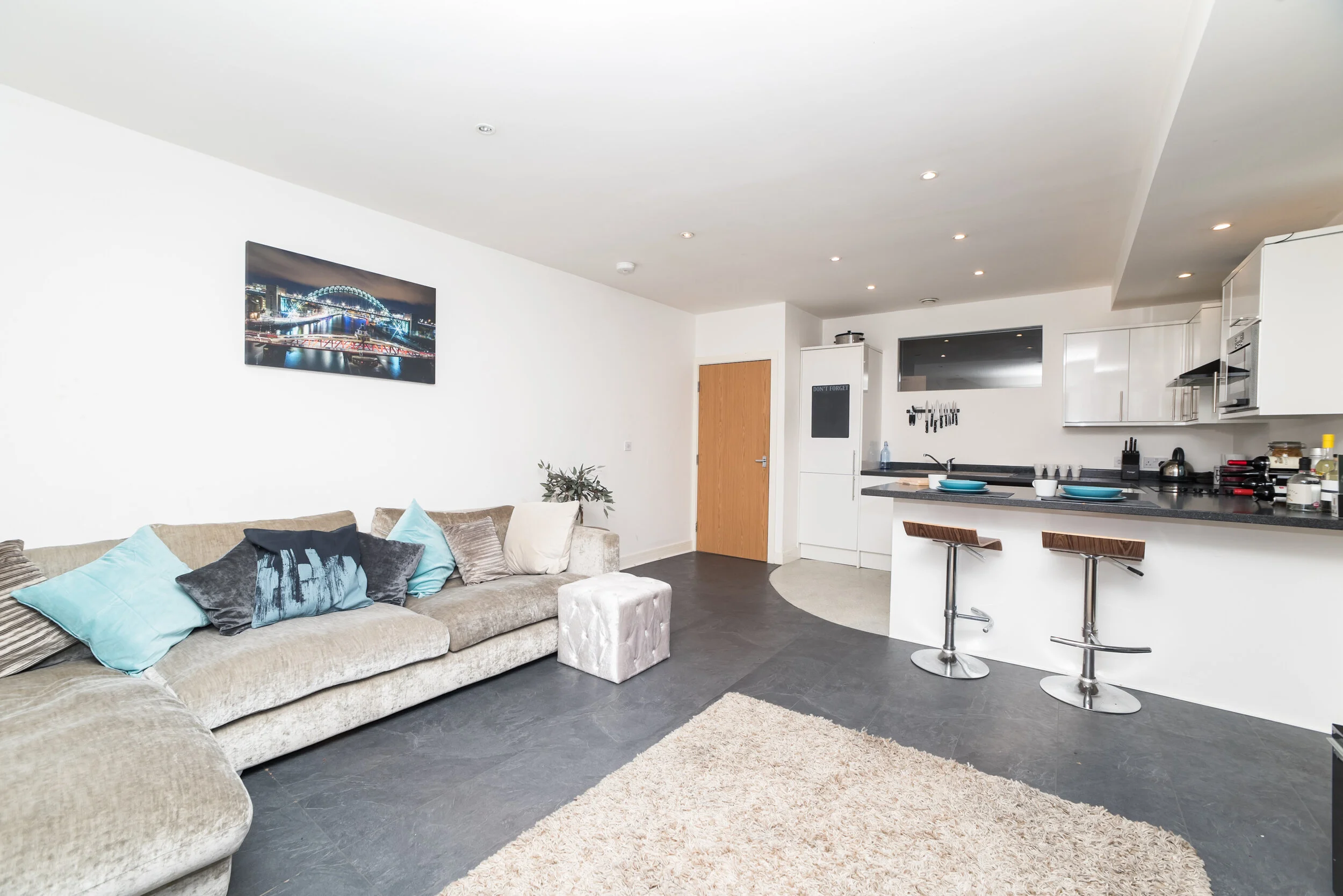Quayside Lofts - Sleeps 8 - Open Plan - Private Parking