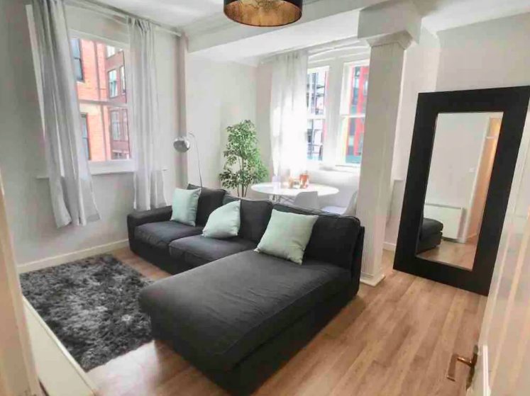 Sleeps 4 - Close to City - Modern