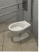 O PSOE esixe reparar de urxencia o baño adaptado do Centro Cívico de Arteixo