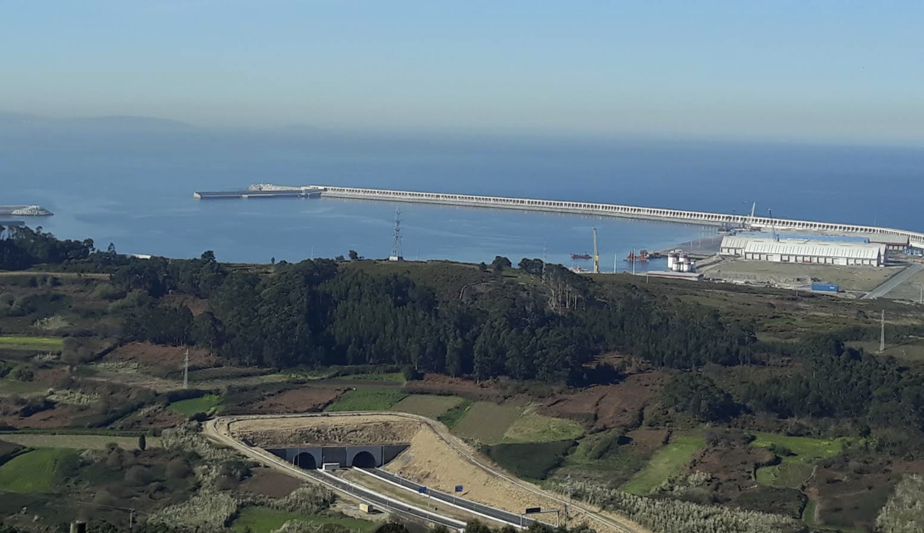 O PSOE de Arteixo acusa ao PP de deixar soa á veciñanza de Suevos fronte ao parque eólico de Langosteira