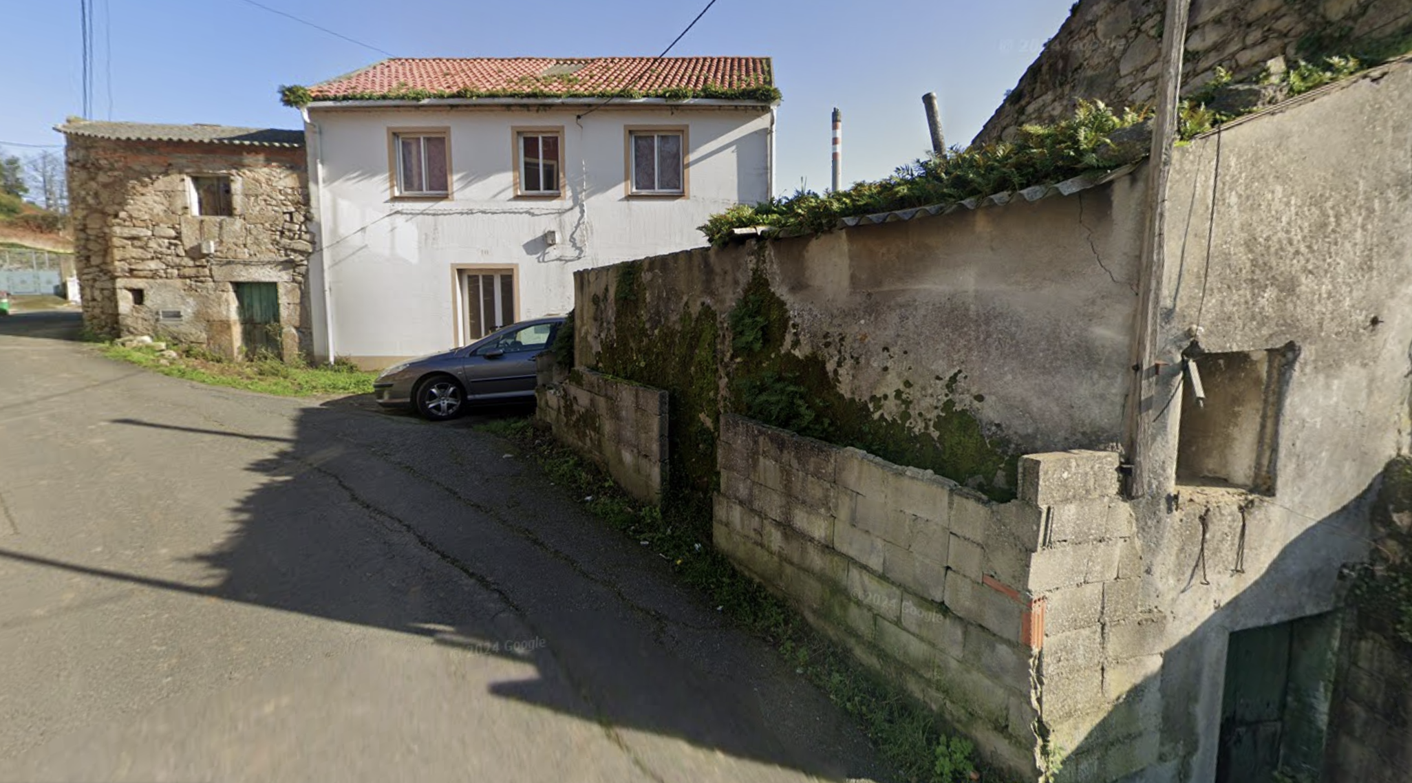 O PSOE de Arteixo esixe solucións urxentes ante dúas edificacións en Borroa e o problema de accesibilidade e insalubridade que producen