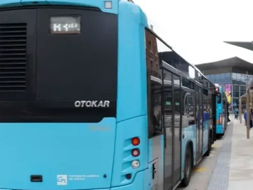 O PSOE de Arteixo esixe a Calvelo que reaccione ante o colapso dos buses da Xunta e negocie coa cidade da Coruña un transporte unificado