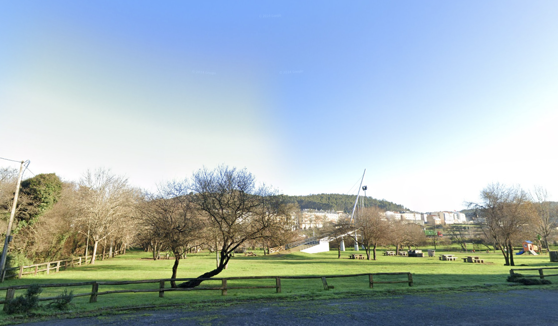 A falta de baños e fontes nos parques de Arteixo chega ao pleno municipal