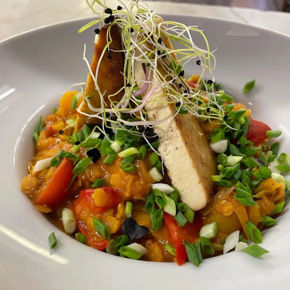 Vegi Linsen Bowle mit Tofu

#panoramaaeschiried #restaurantpanorama #restaurantpanoramaaeschiried #panoramapanoteca #panoteca #hausgemachtepasta #pastamanufaktur #hausgemachteprodukte #schweizerpastamanufaktur #bernerrestaurant #berneronlineshop #sch