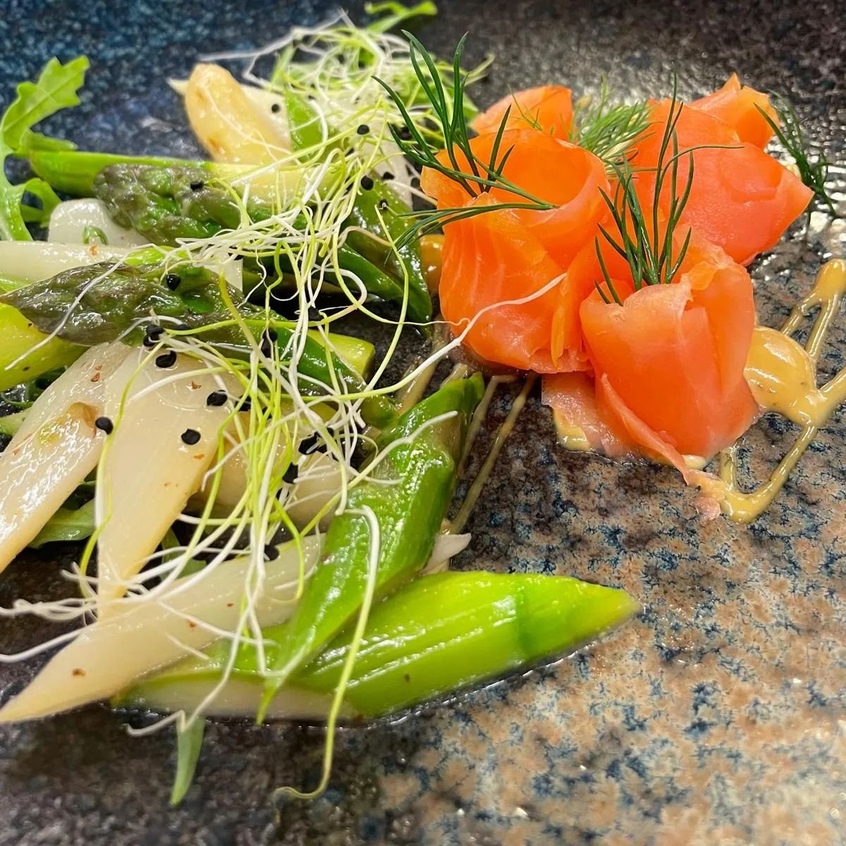 Spargelsalat, Rauchlachs

#panoramaaeschiried #restaurantpanorama #restaurantpanoramaaeschiried #panoramapanoteca #panoteca #hausgemachtepasta #pastamanufaktur #hausgemachteprodukte #schweizerpastamanufaktur #bernerrestaurant #berneronlineshop #schwe