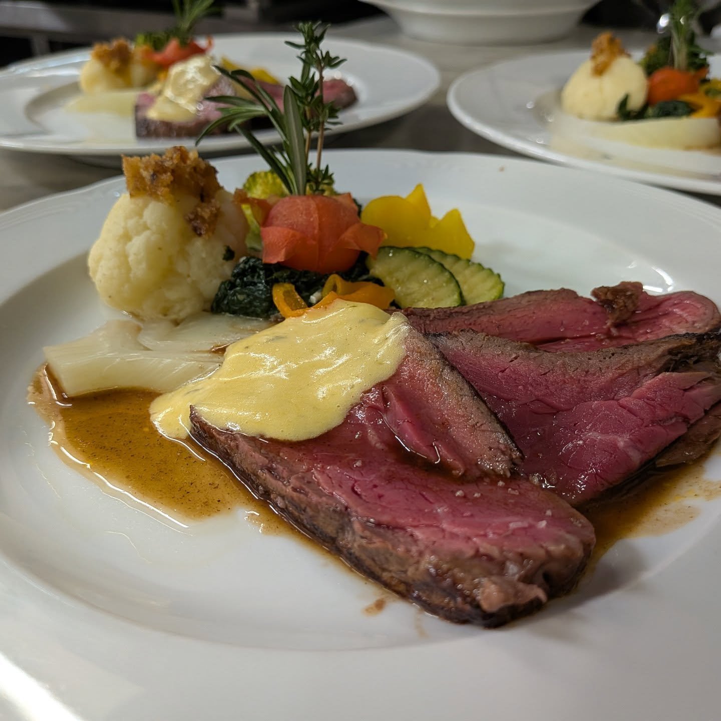 Ch&acirc;teaubriand, Klassisch , beliebt, festlich und einfach fein! Der Klassiker mit der feinen Sauce B&eacute;arnaise.

#panoramaaeschiried #restaurantpanorama #restaurantpanoramaaeschiried #panoramapanoteca #panoteca hausgemachtepasta pastamanufa