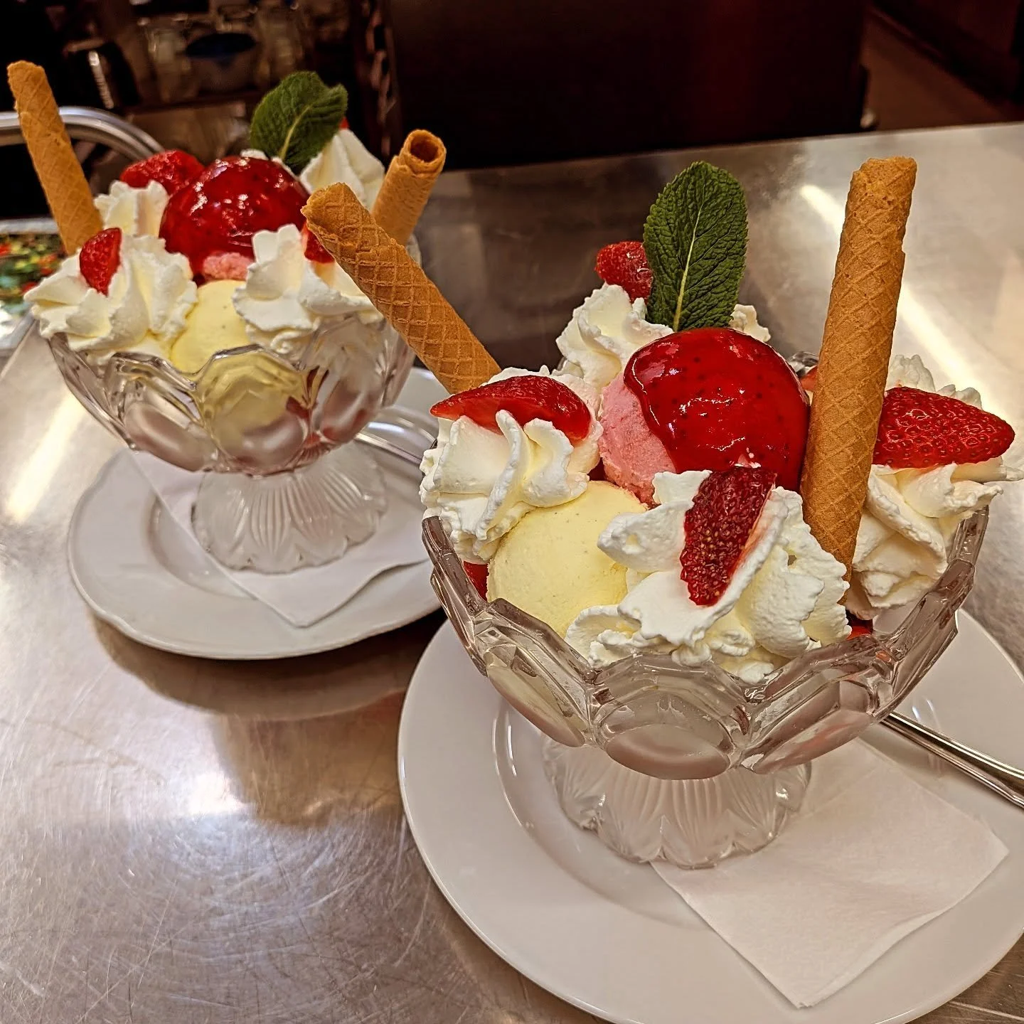 Frische Schweizer Erdbeeren 

#panoramaaeschiried 
#belpererdbeeren