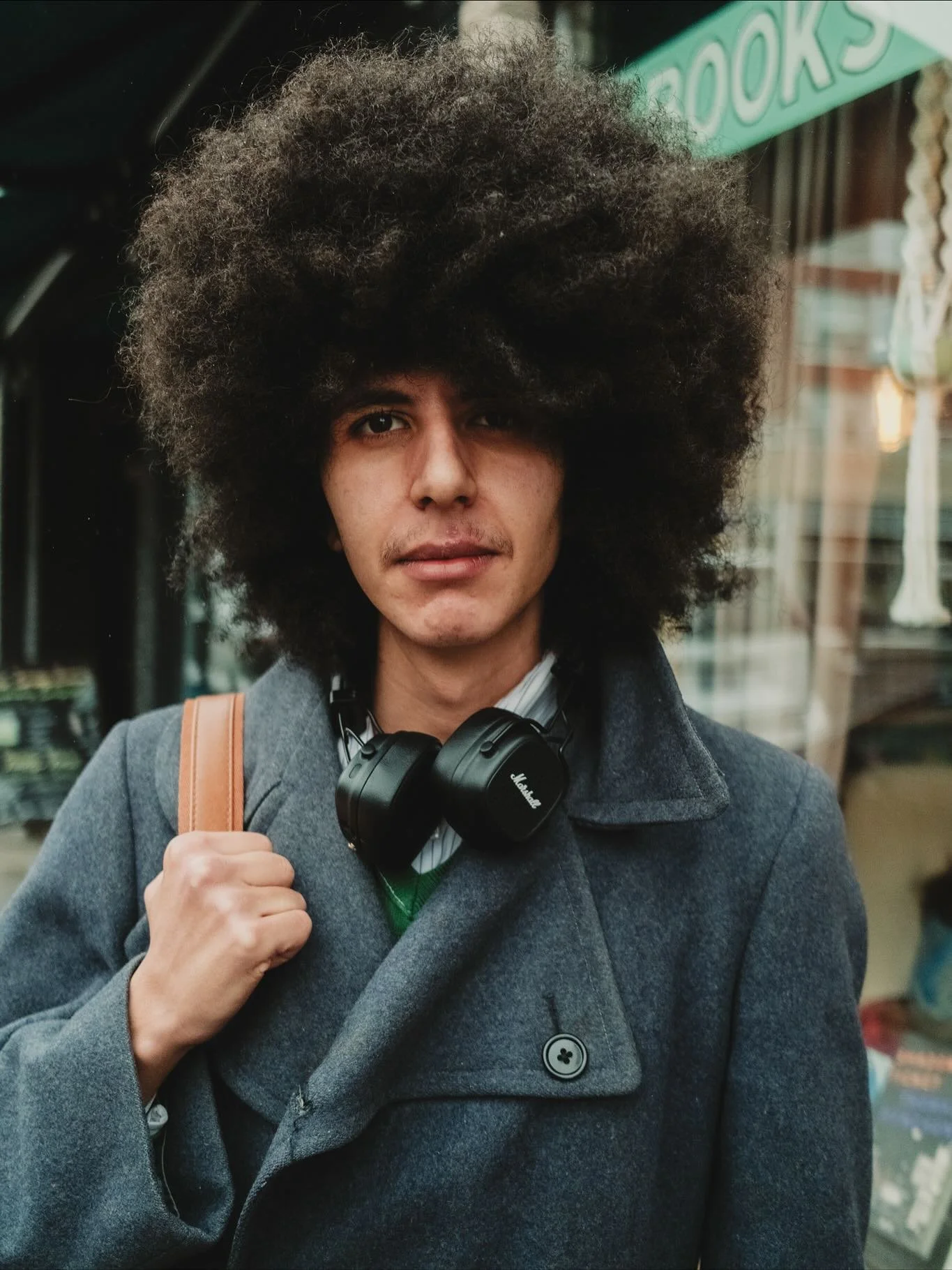 Street portraits with Omar.
.
.
.
#fujix100ⅵ #ottawaphotographer #streetportraits