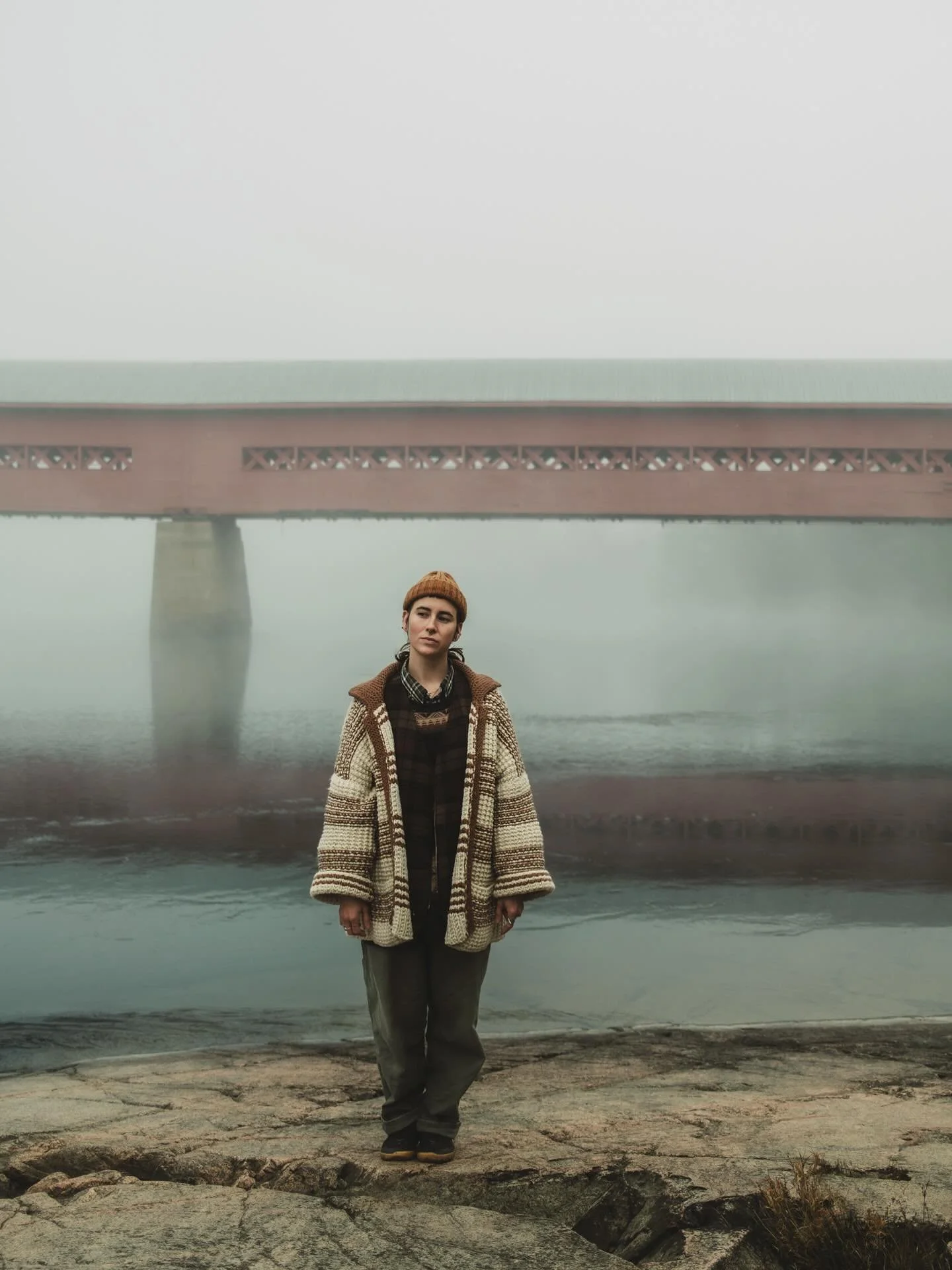 Another from a foggy morning impromptu photoshoot in Wakefield, with @wind.andwillow 
.
.
.
#fujix100ⅵ #x100vi #ottawaphotographer #wakefieldqc