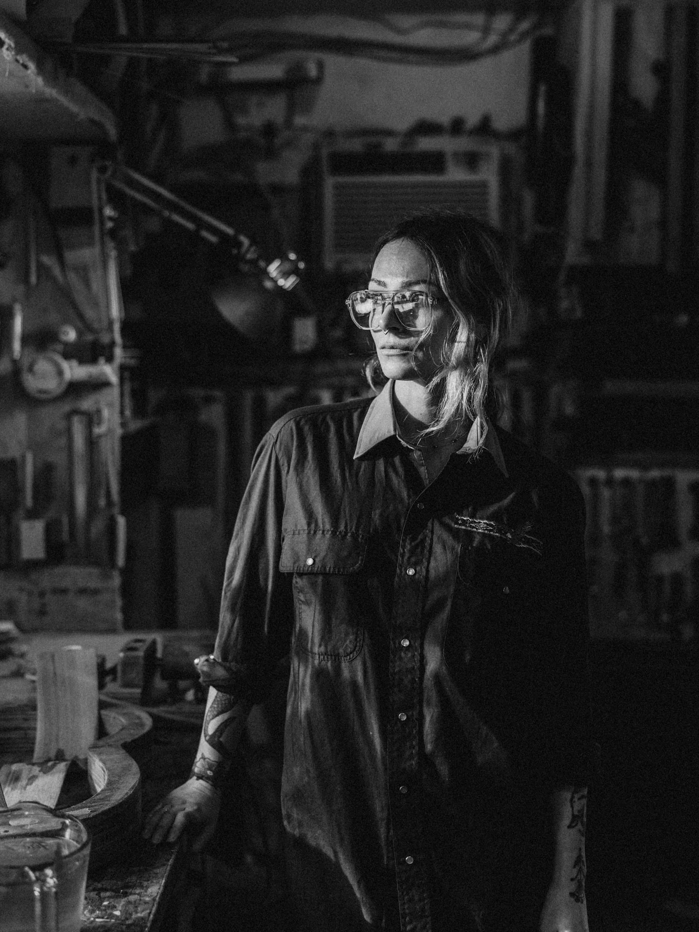 This year I plan to focus more on personal projects. One of these is portraits with @romalilacgarage of @swallowtaillutherie
Had a great time talking with her about travel, guitars, and music while capturing a few images of the process.
.
.
.
#ottawa