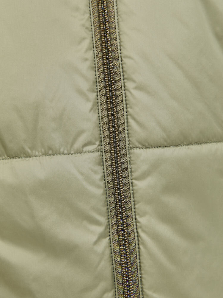 1910986-664000_CORE Light Padded Vest M_Closeup4.jpg