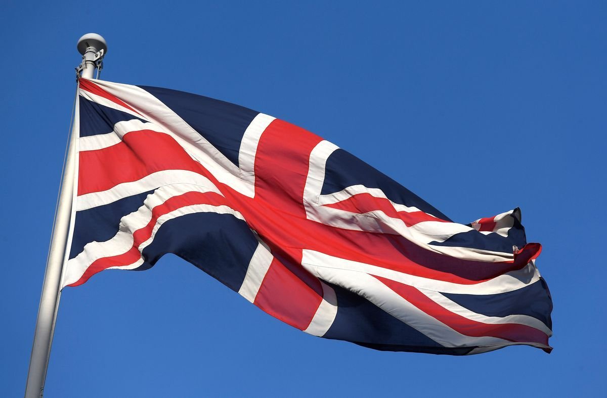 Uk rising. Министерство обороны Британии флаг. Минобороны Великобритании флаг. Британия удар по Финляндии.