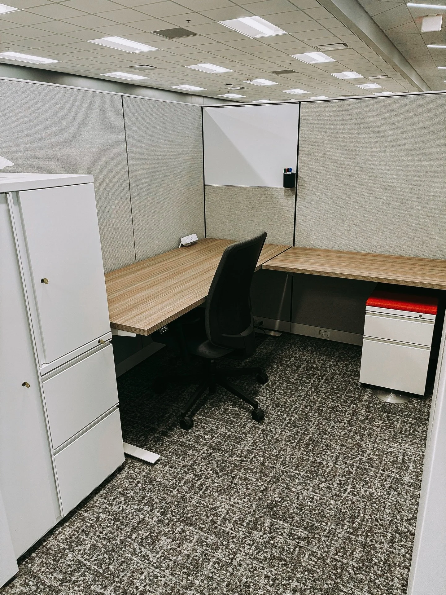 Project Feature 🗯️ Our team collaborated with this client to revamp their space. The goal was to provide both their employees and guests multiple seating options to cater to their needs. Now, they have areas that provide focus spaces for individuals