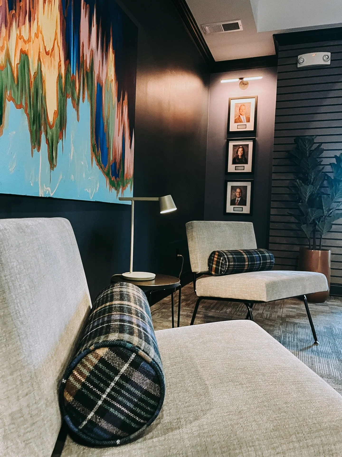 What does your first impression say about your space? This lobby needed some upgrades and our team provided just that 👏🏼 goodbye 2000s design, hello 2026✨ #ProjectFeature #SuccessByDesign
✍🏼 Designer @maddiekjacobs