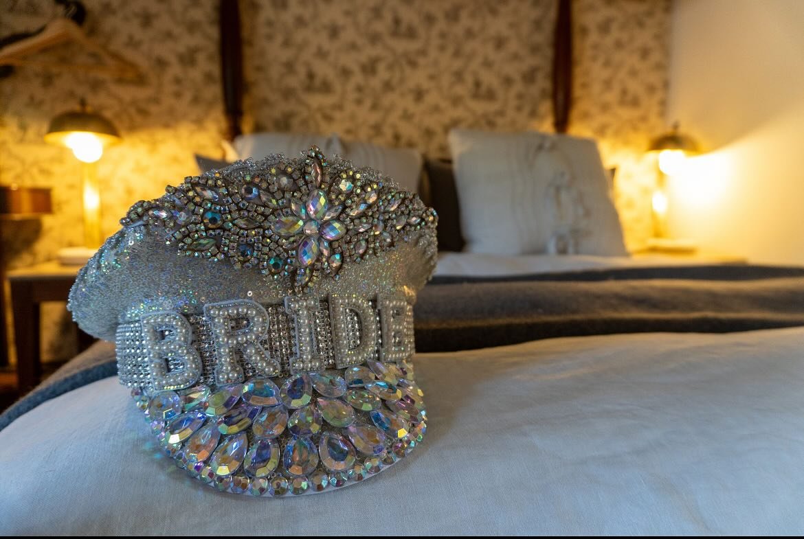 Hey. Did you know? Unlike a lot of large holiday homes, we LOVE #henparties . They&rsquo;re our favourite type of booking. 

@millendmitcheldean has themed bedrooms with soft furnishings, wall art, quirky props and styling to match the themes.

Mill 