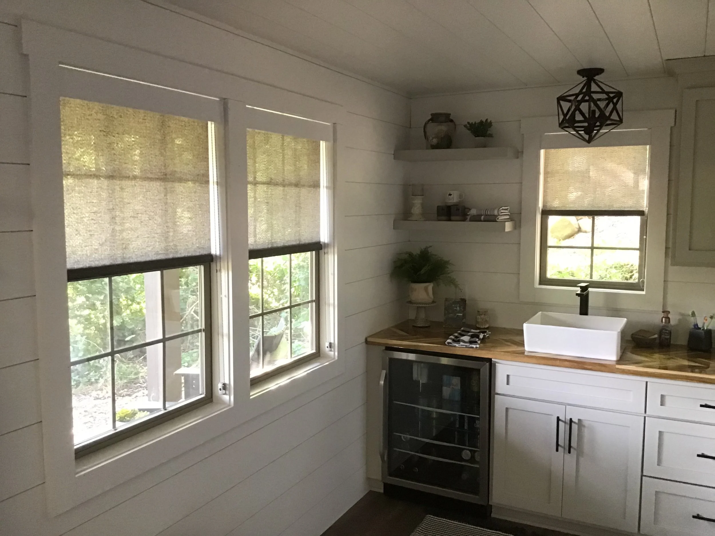 Light filtering roller shades