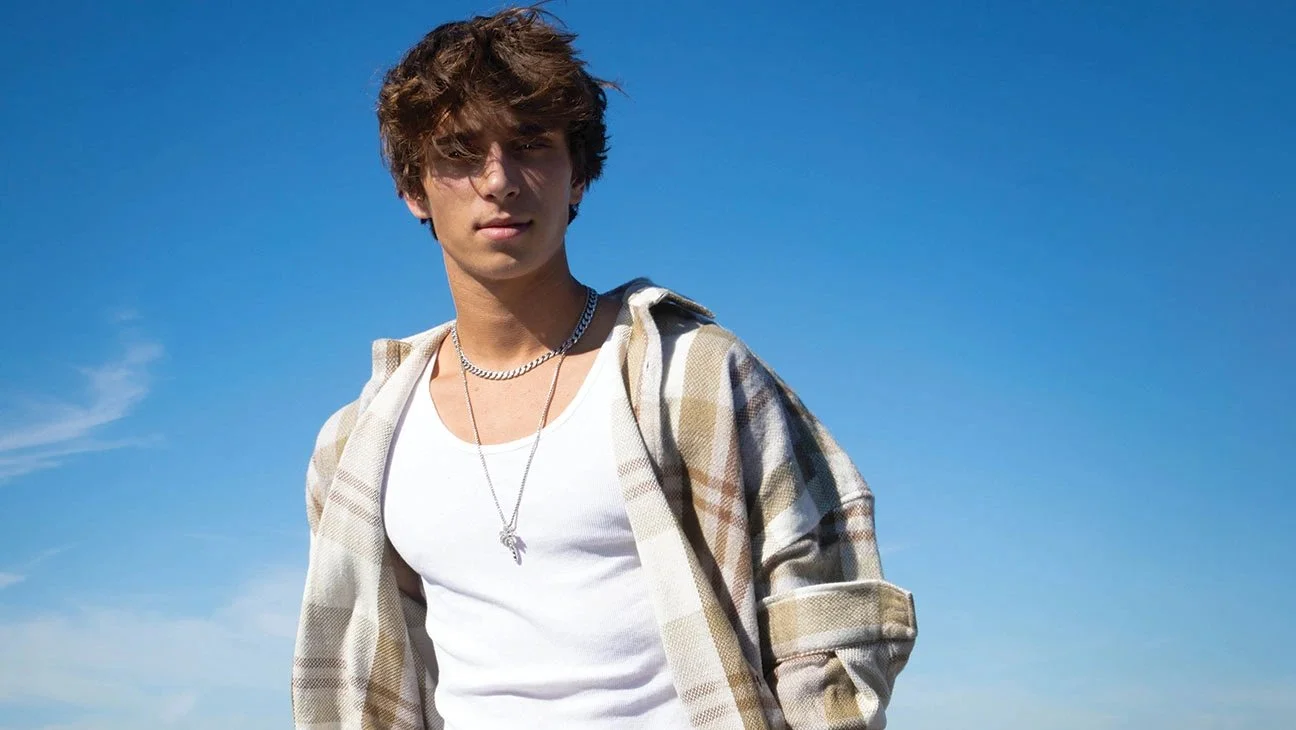 JOSH RICHARDS - SOCiAL MEDIA SENSATION