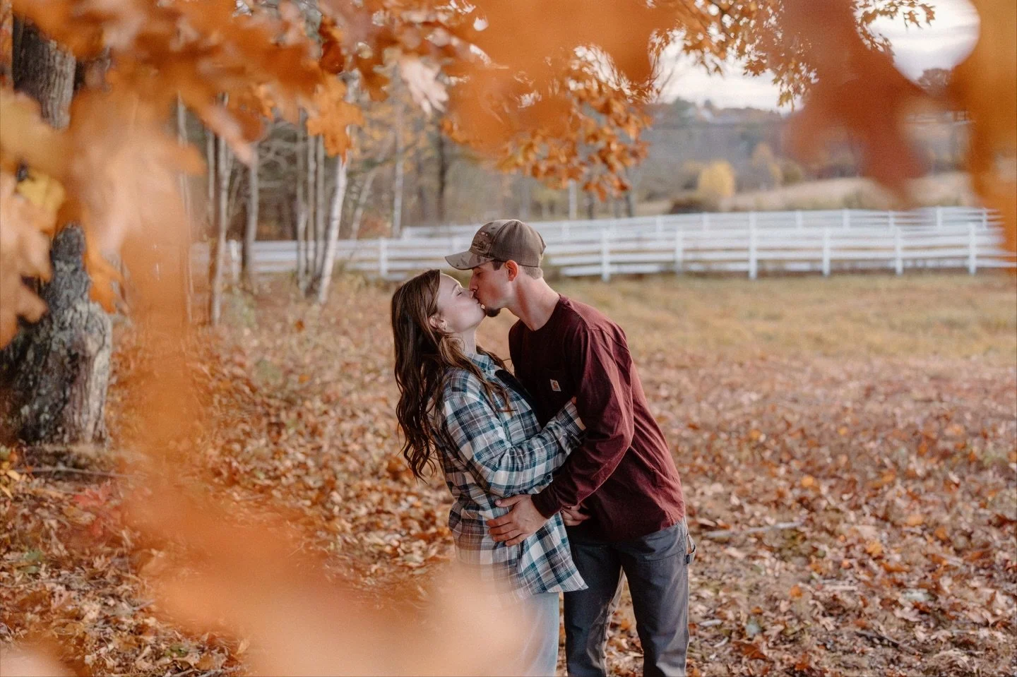 I may not be the biggest fan of the cool air fall brings so abruptly, but the colors it brings to my lens make it so worth it. 🍂

#maineengagementphotographer  #mainephotographer #mainefall #fallphoto #anastasiacreaserphotos