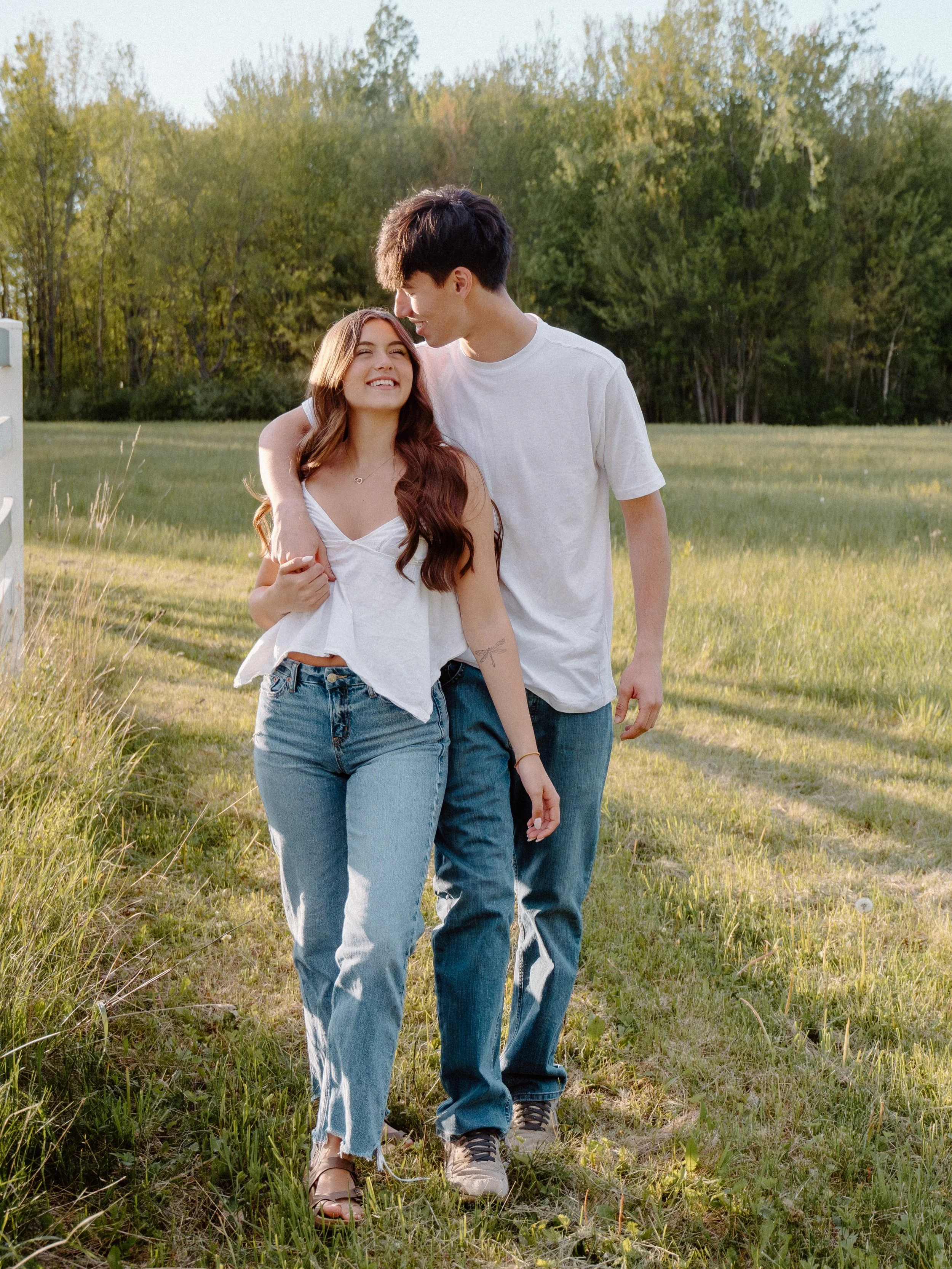 The sweetest golden hour couples session ☀️🌸 I adore this time of year ✨✨

#mainephotographer #maineportraitphotographer #mainecouplesphotographer #newenglandphotographer