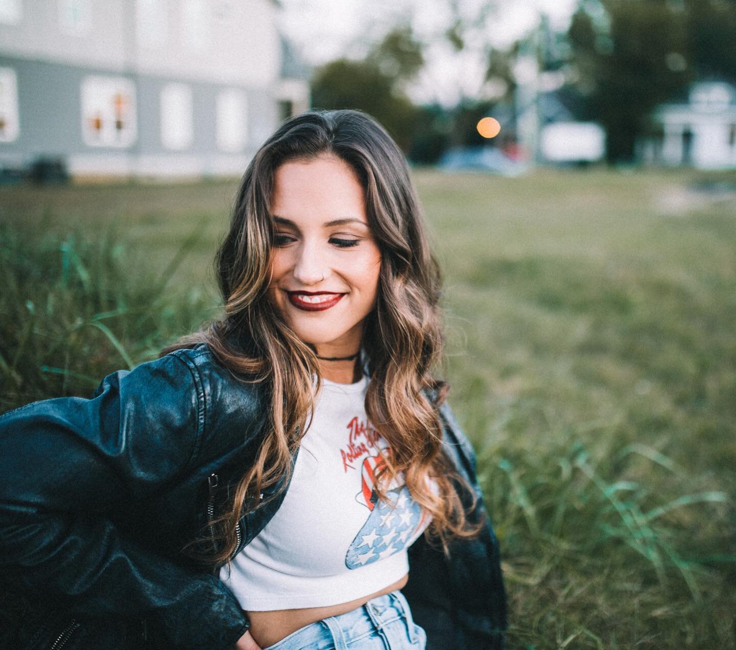 Meet @carliencarter !! &hearts;️
.
.

 3 new tips for making it big from Carlie!: 
1) write, write, write! by yourself &amp; with friends!
2) be open to constructive criticism
3) create songs with meaning

.
.
.
Shot by @urbanbay
Styled by @trippsdri