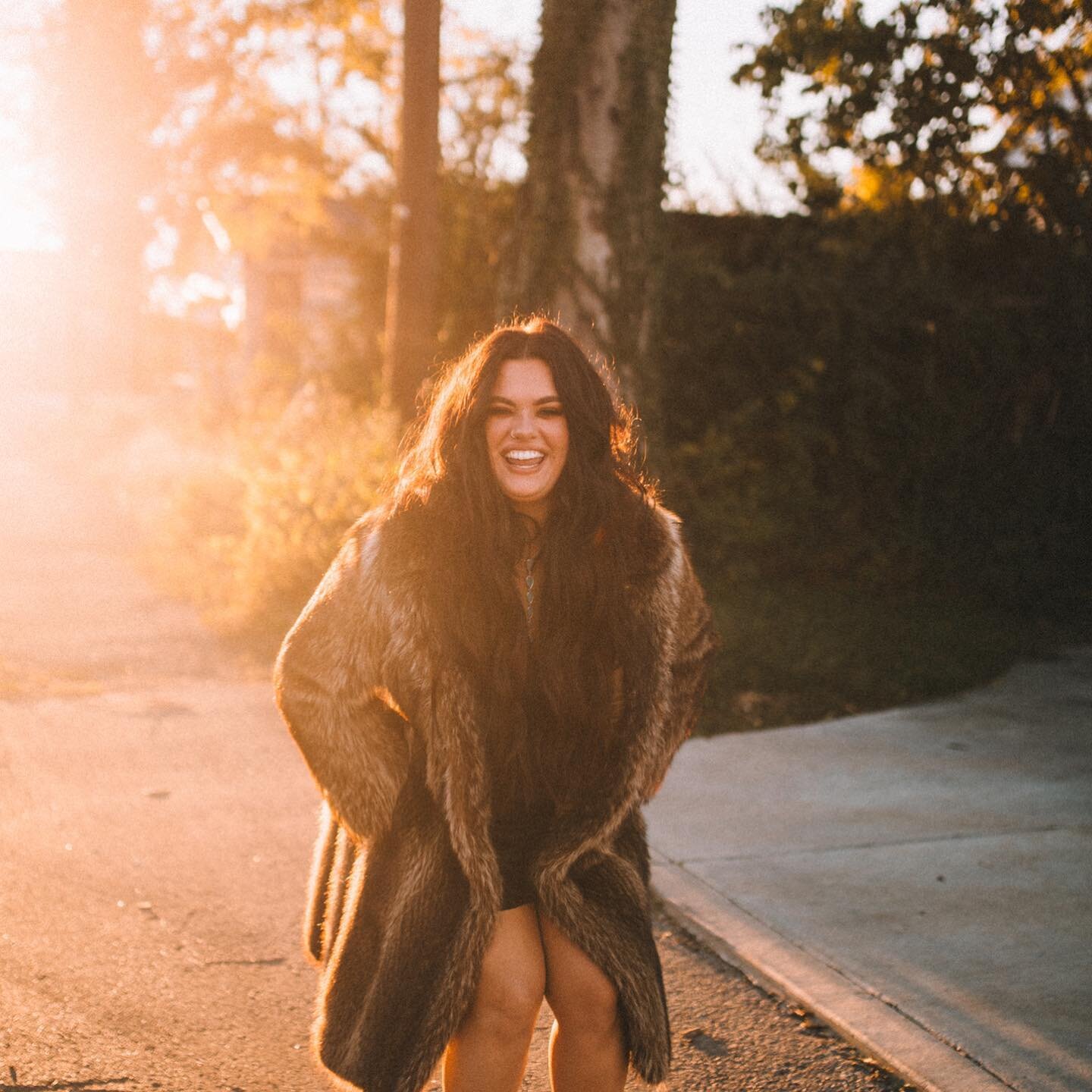 Meet @calliecash &clubs;️&spades;️⚔️
.
.
Callie&rsquo;s Tips for Artists:

1. Mindset is key. Surround yourself with people who lift you up and cheer you on. Get rid of the ones who don't.
2. Stay away from men. The guitar playing kind specifically.
