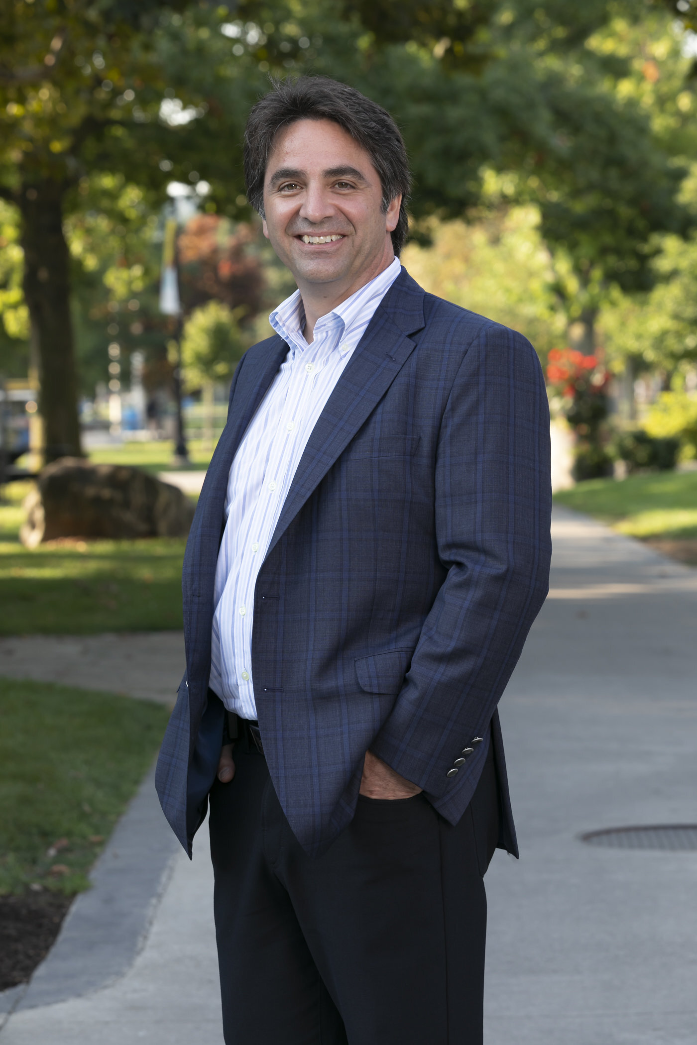 Dr Adili is a fellowship trained surgeon in lower extremity reconstruction, sports injuries and arthroplasty. He completed his medical school and residency at McMaster University. He then completed fellowship training at the Mayo Clinic, Rochester…