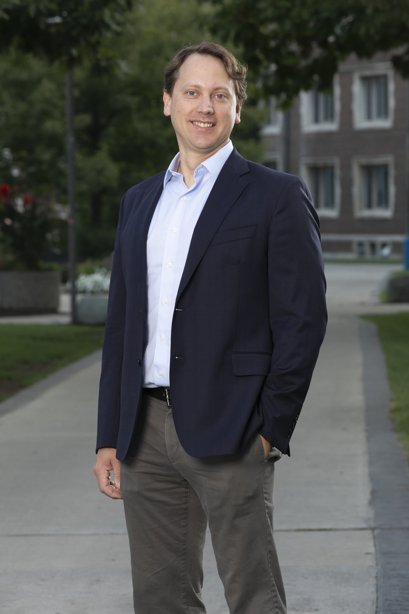 Dr Williams completed his medical training at Dalhousie University and residency training at McMaster. He then underwent fellowships in Arthroplasty and Trauma through the Hamilton Arthroplasty Group at McMaster University and The Alfred Hospital i…