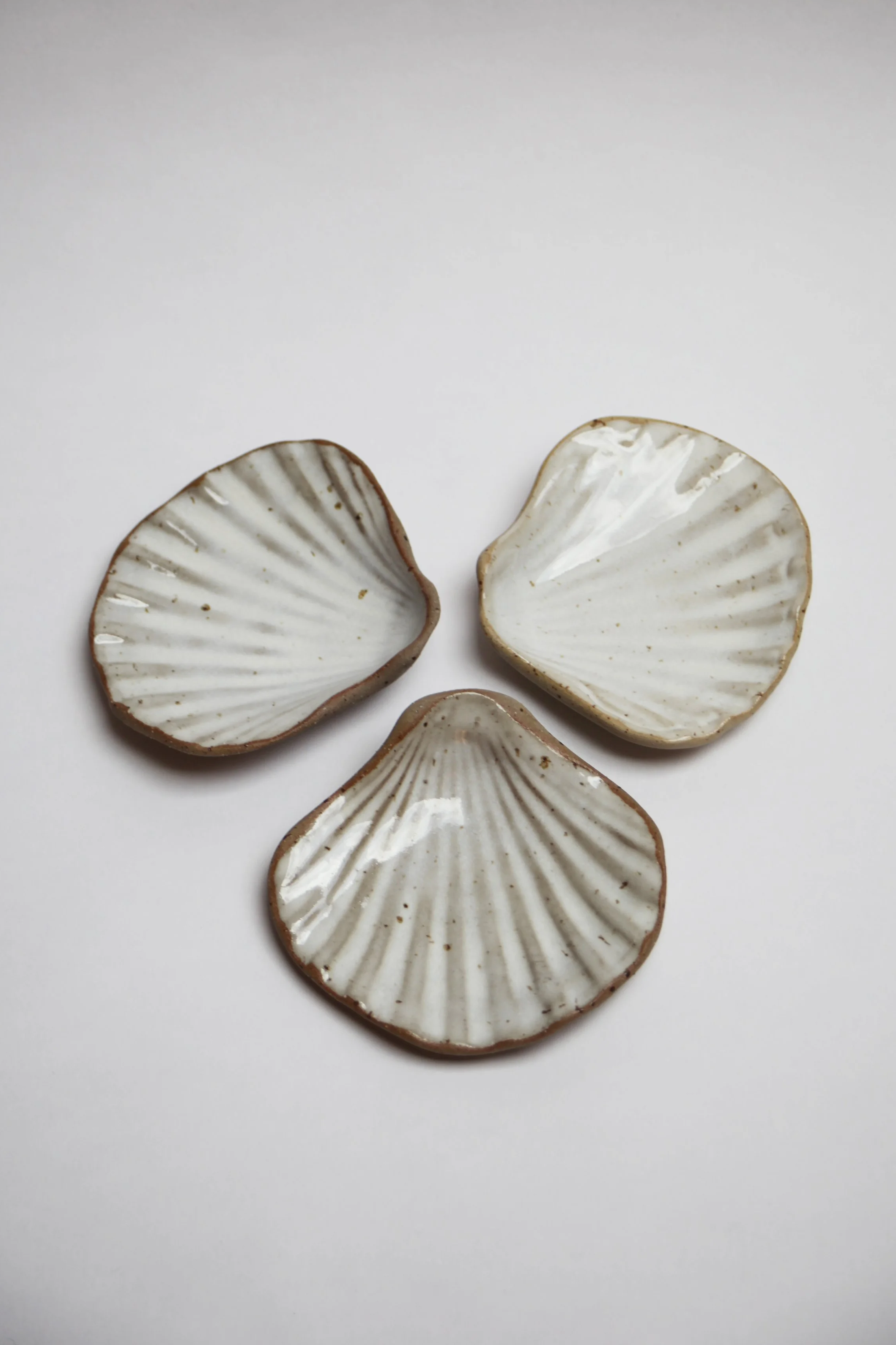 The_Worshipful_Mutai_Ceramics-_shell_dish02.png