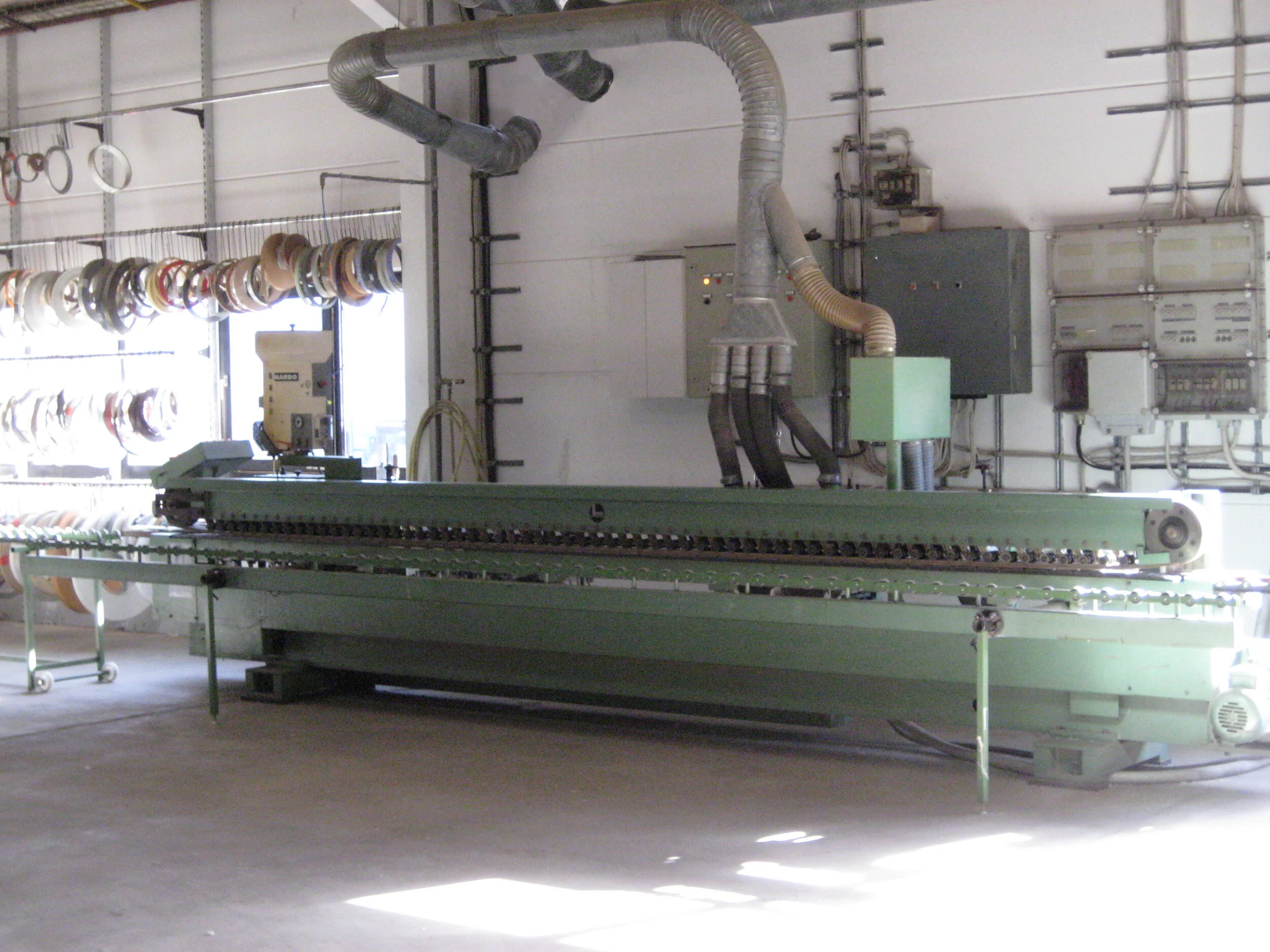 Erste Kantenanleimmaschine 1974