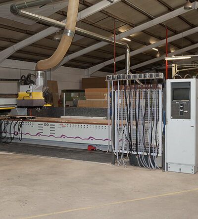 Erstes CNC-Bearbeitungszentrum 1996