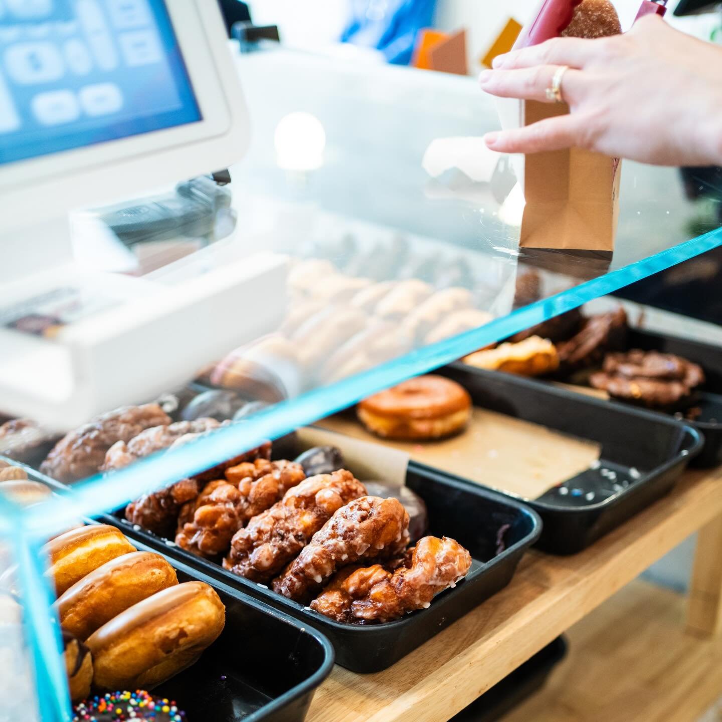 I spy a fritty!! 
🙋🏼&zwj;♀️if a fritty is your go to order! 

Did you know that fritters are the last round of donuts made in the kitchen each morning? Once we hand cut the rings we put aside the remaining dough and then transform it into fritters 