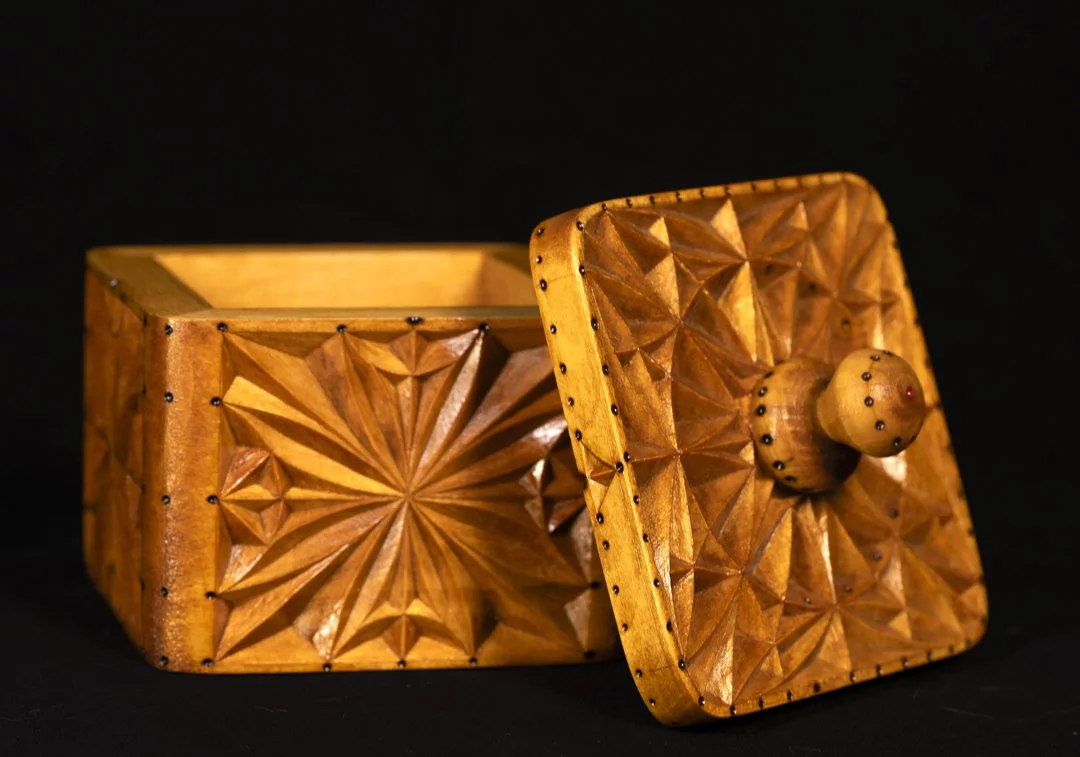 V.Ivantsow wood box .jpg