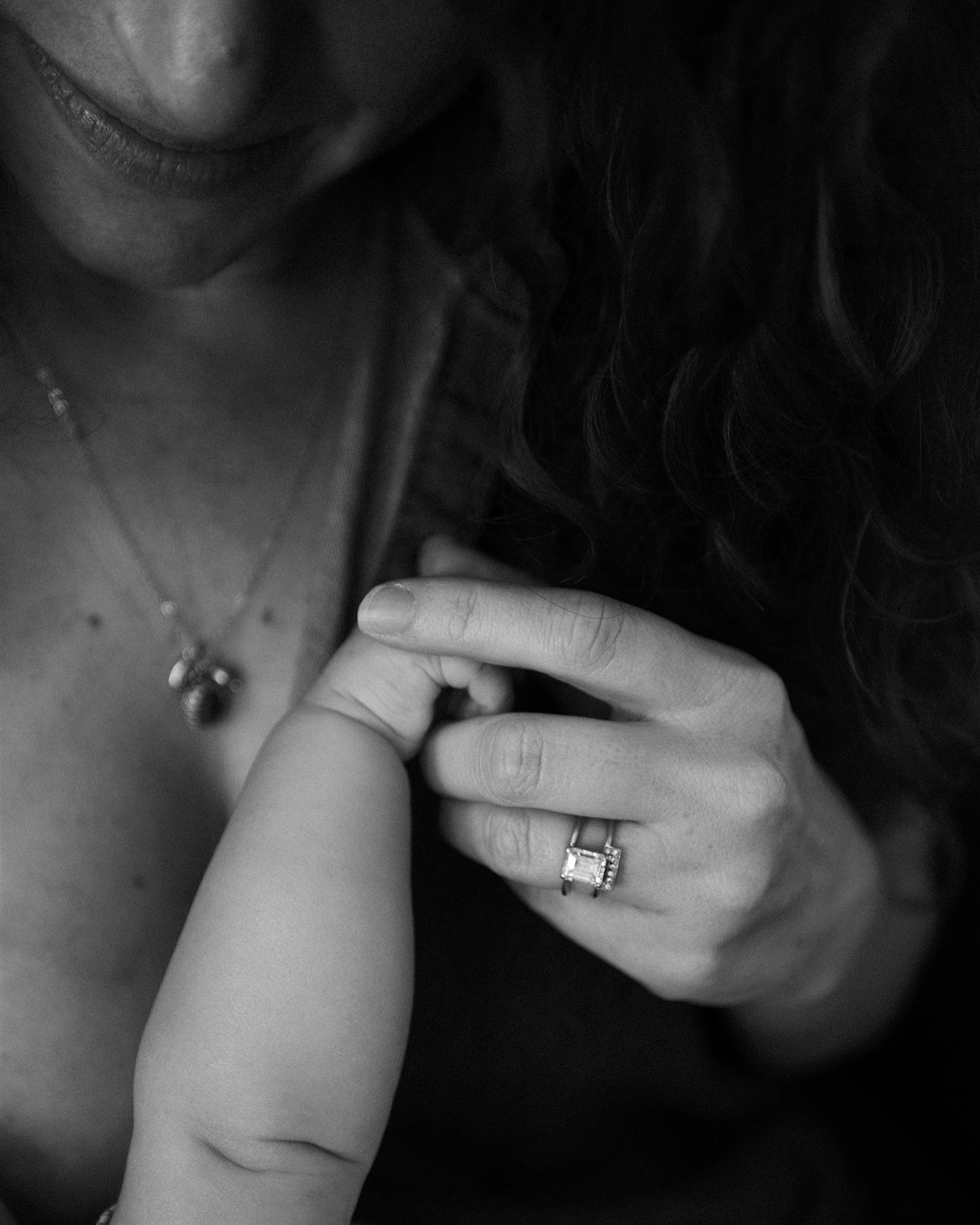 Being a mom tests you in ways you never imagined&mdash;but it&rsquo;s also the most rewarding thing you&rsquo;ll ever do.

Here are some sweet newborn photos taken at home. I love these sessions because you get to be in your own space, just being you