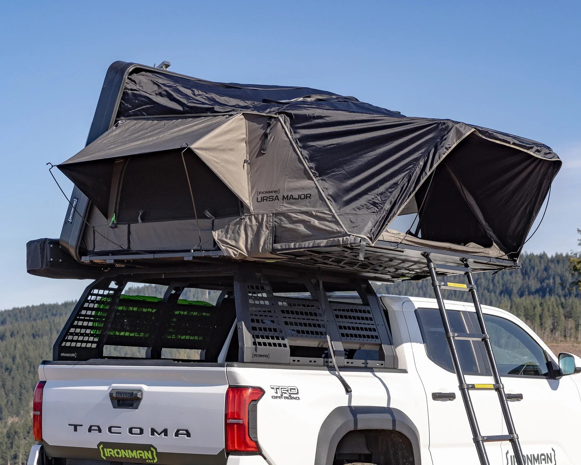 IRTT0078XL-ursa-major-rooftop-tent-lifestyle-1-2000x1600.jpg.webp