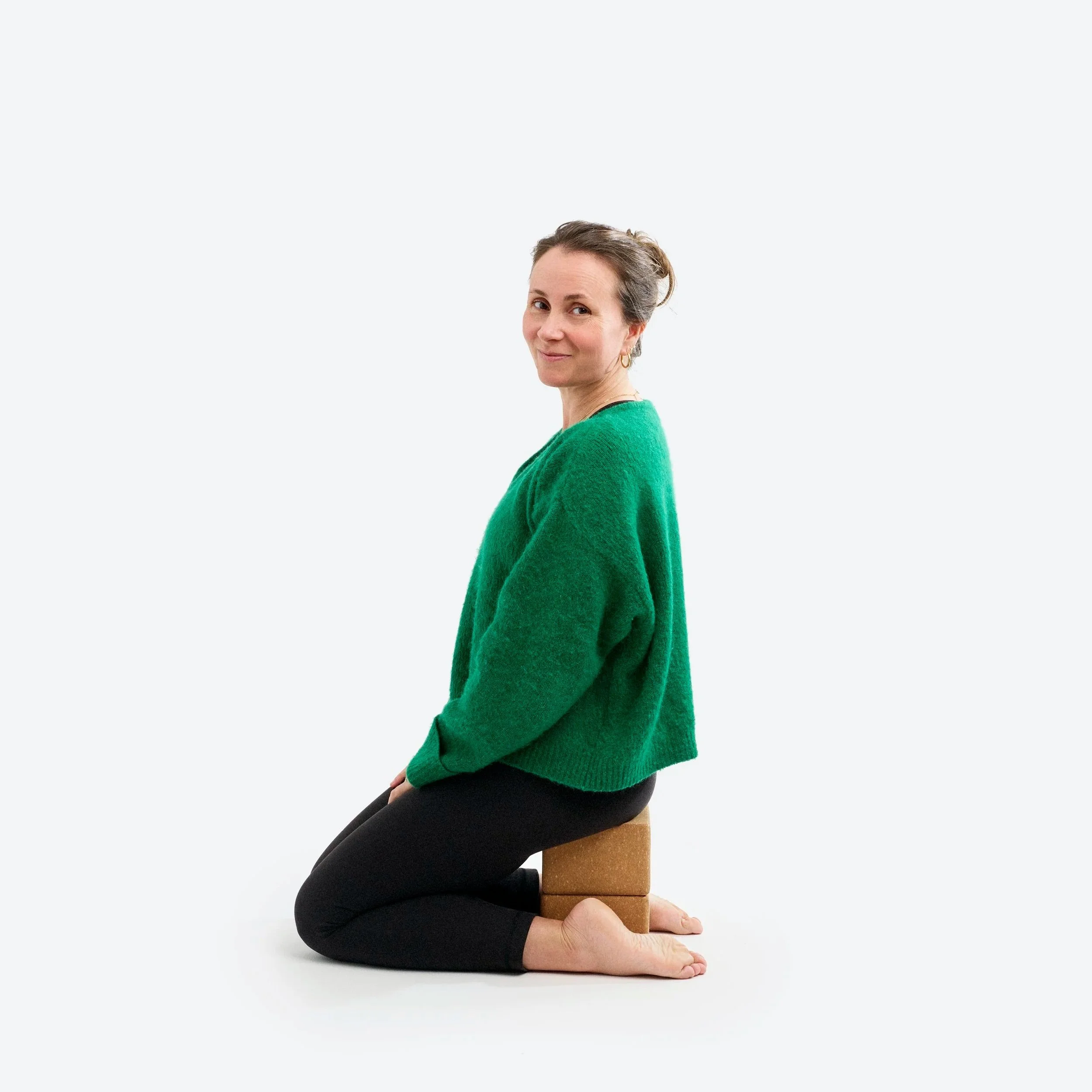 Pauline Bellocq, yoga teacher in Lisbon, in a green sweater