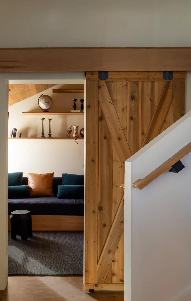 sea-ranch-coastal-barn-door-82-gamble-plus-design-interiors.jpg