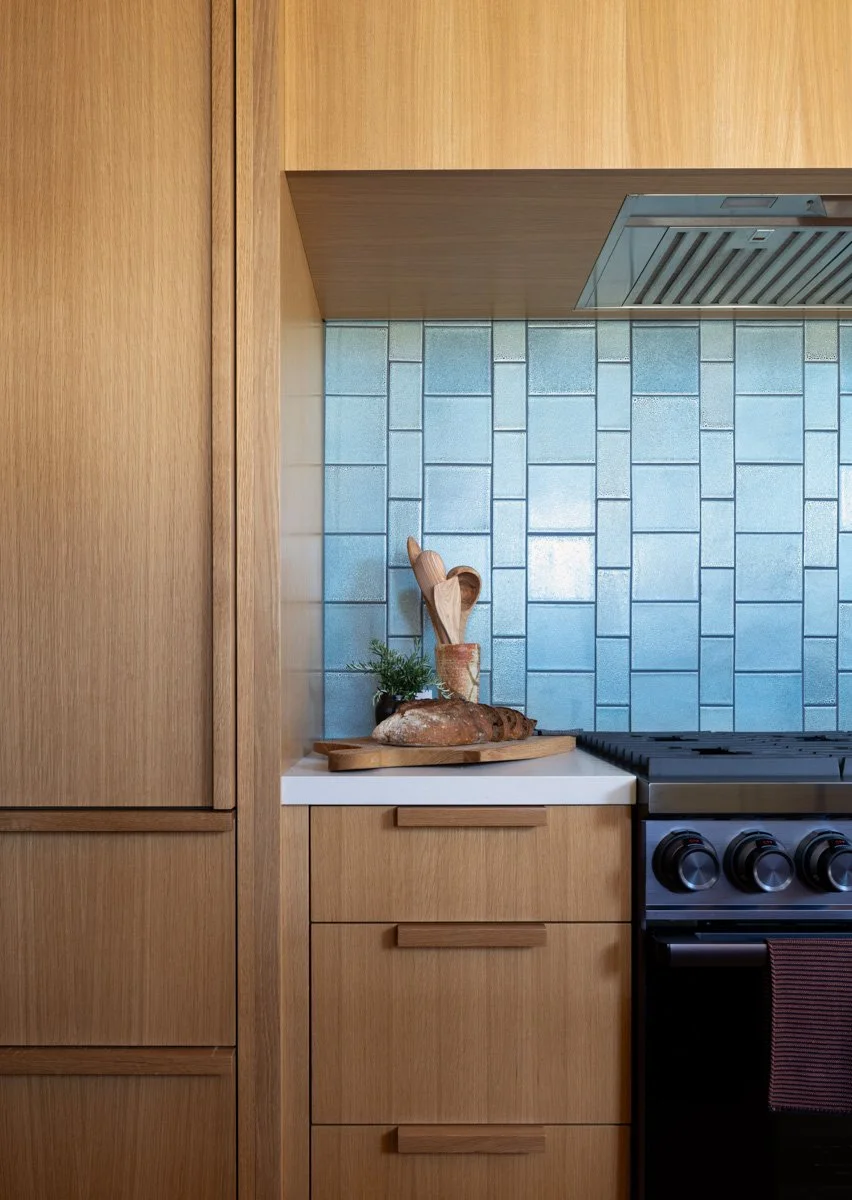 sea-ranch-coastal-kitchen-range-tile-64-gamble-plus-design-interiors.jpg