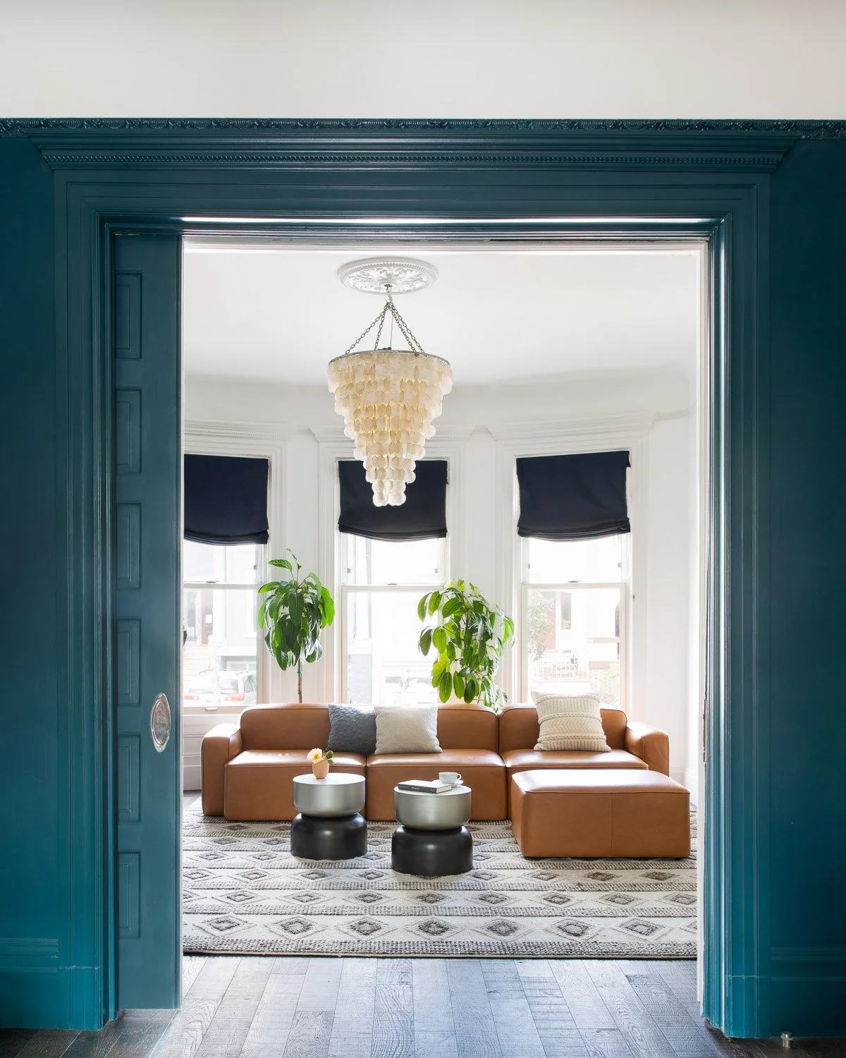 san-francisco-interior-design-living-room-pocket-doors-artwork-paint-color-gamble-plus-design.jpg