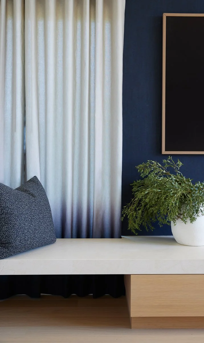  living room bench seating with pillow