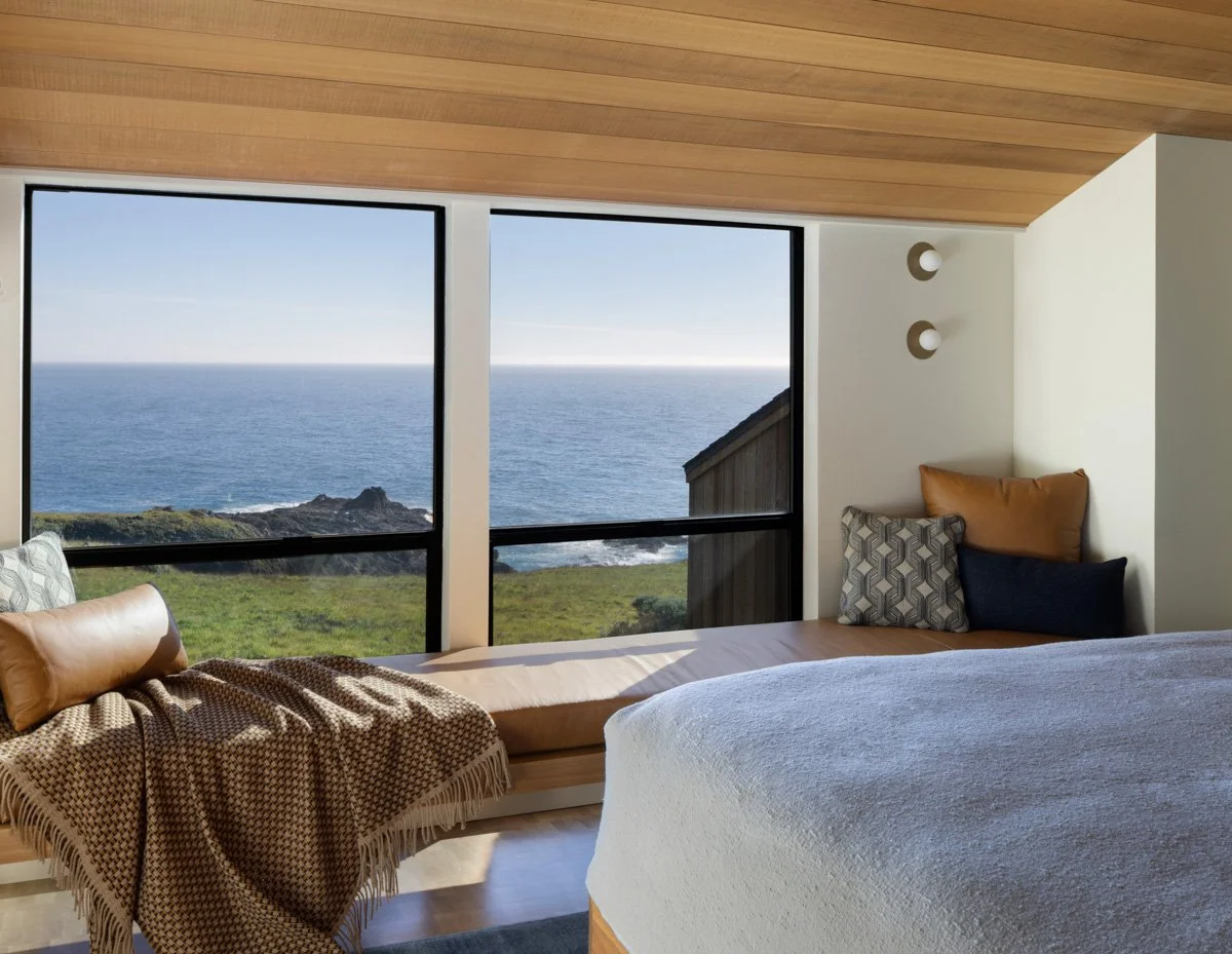 sea-ranch-coastal-bedroom-seating-81-gamble-plus-design-interiors.jpg