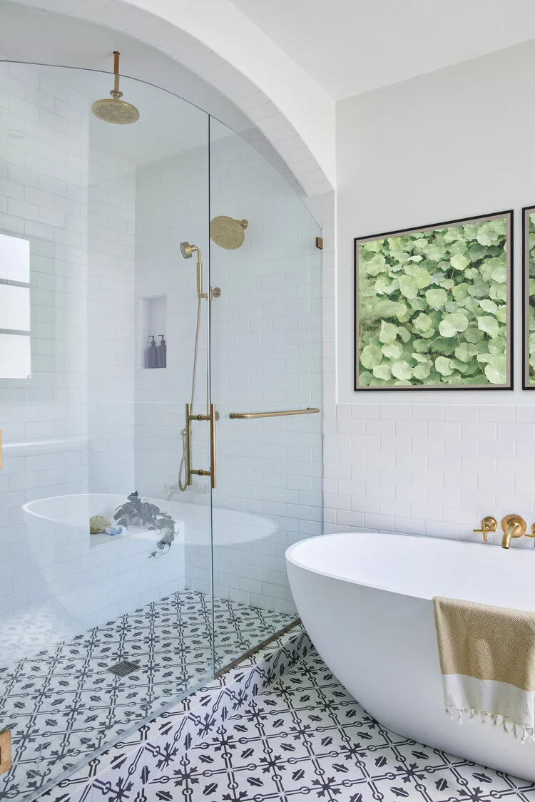 APARTMENT THERAPY: Before and After: This Bathroom’s the Same Size, But Feels Twice as Big
