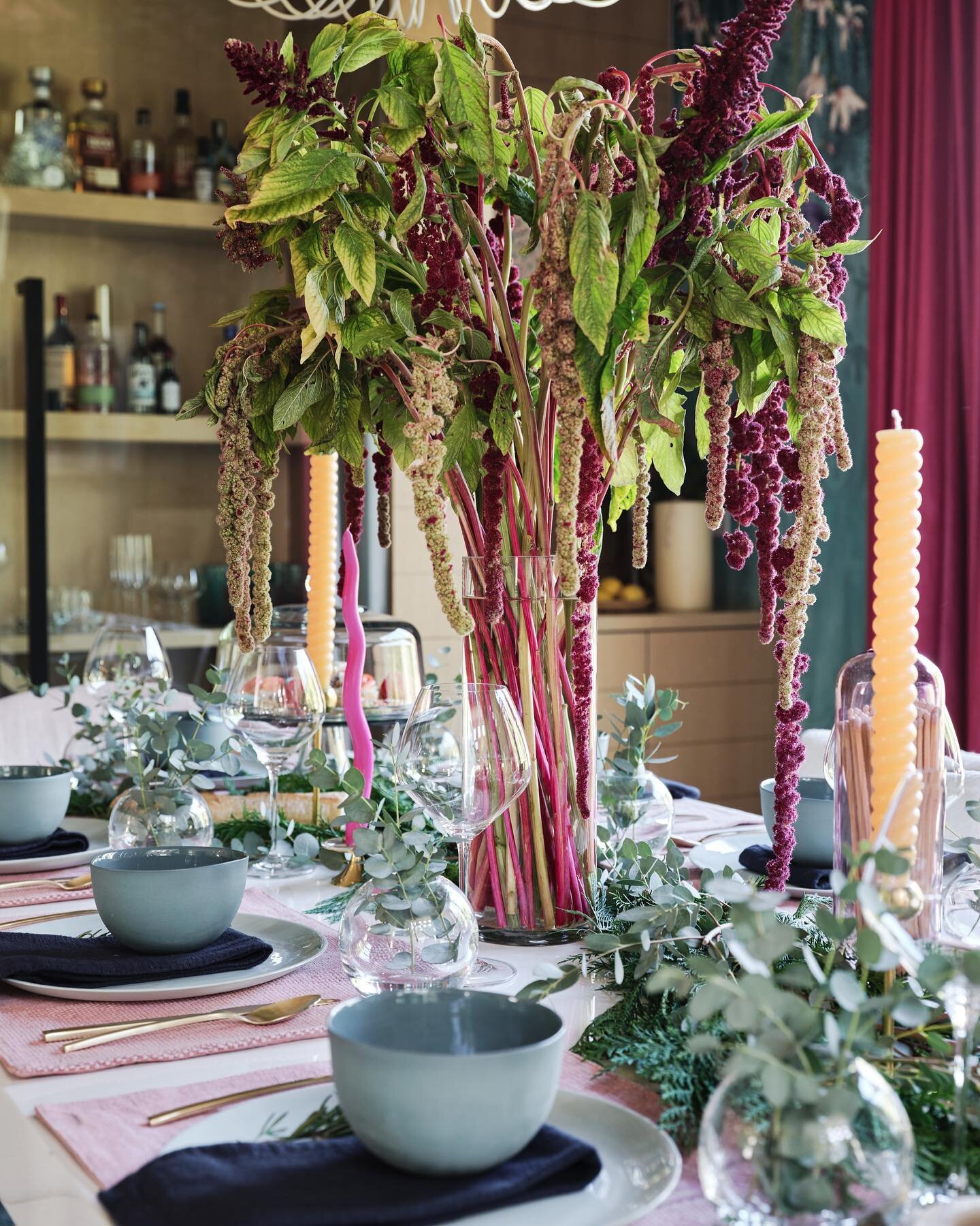 How do you plan to decorate the dining table for your holiday dinner? Tall flower arrangements so you can&rsquo;t see the person sitting across from you, or little shorty bud vases because you&rsquo;re excited to chat with everyone? Plan accordingly.