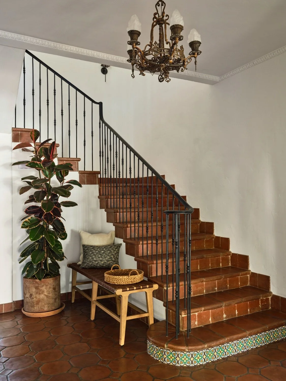 Quick jaunt around through the first floor, anyone? // Mandy Cheng Design

pc: @madelinetolle 

#ad100 #mandychengdesign #interiordesigner #losangelesinteriordesign
