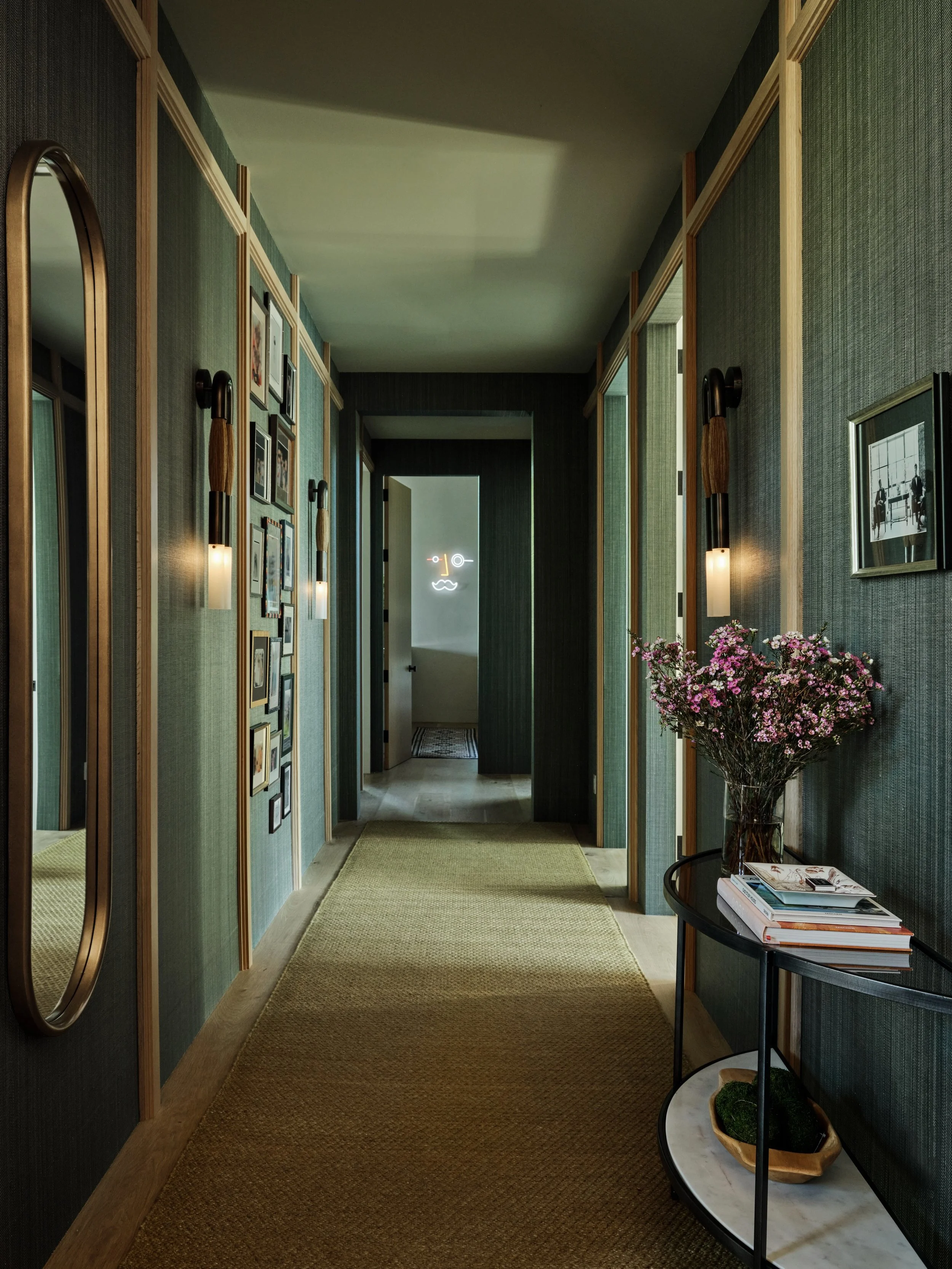 Hallways and nooks are just as important // Mandy Cheng Design

pc 1-3: @madelinetolle 
pc 4: @mali_azima 

#hallway #nook #mandychengdesign #ad100