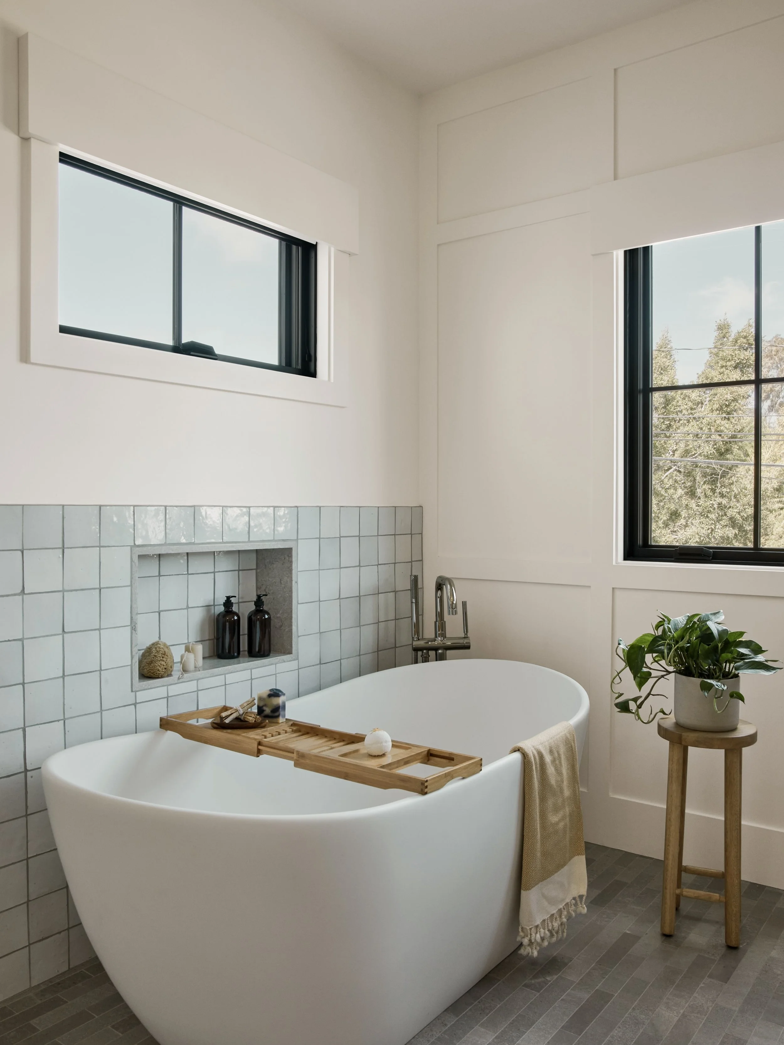 Hope your holiday weekend has been just the right mix of exhausting (the fun kind) and restful (the necessary kind) 🤍// Mandy Cheng Design 

pc: @madelinetolle 

#ad100 #mandychengdesign #interiordesign #mediterraneanhome #bathroomdesignideas