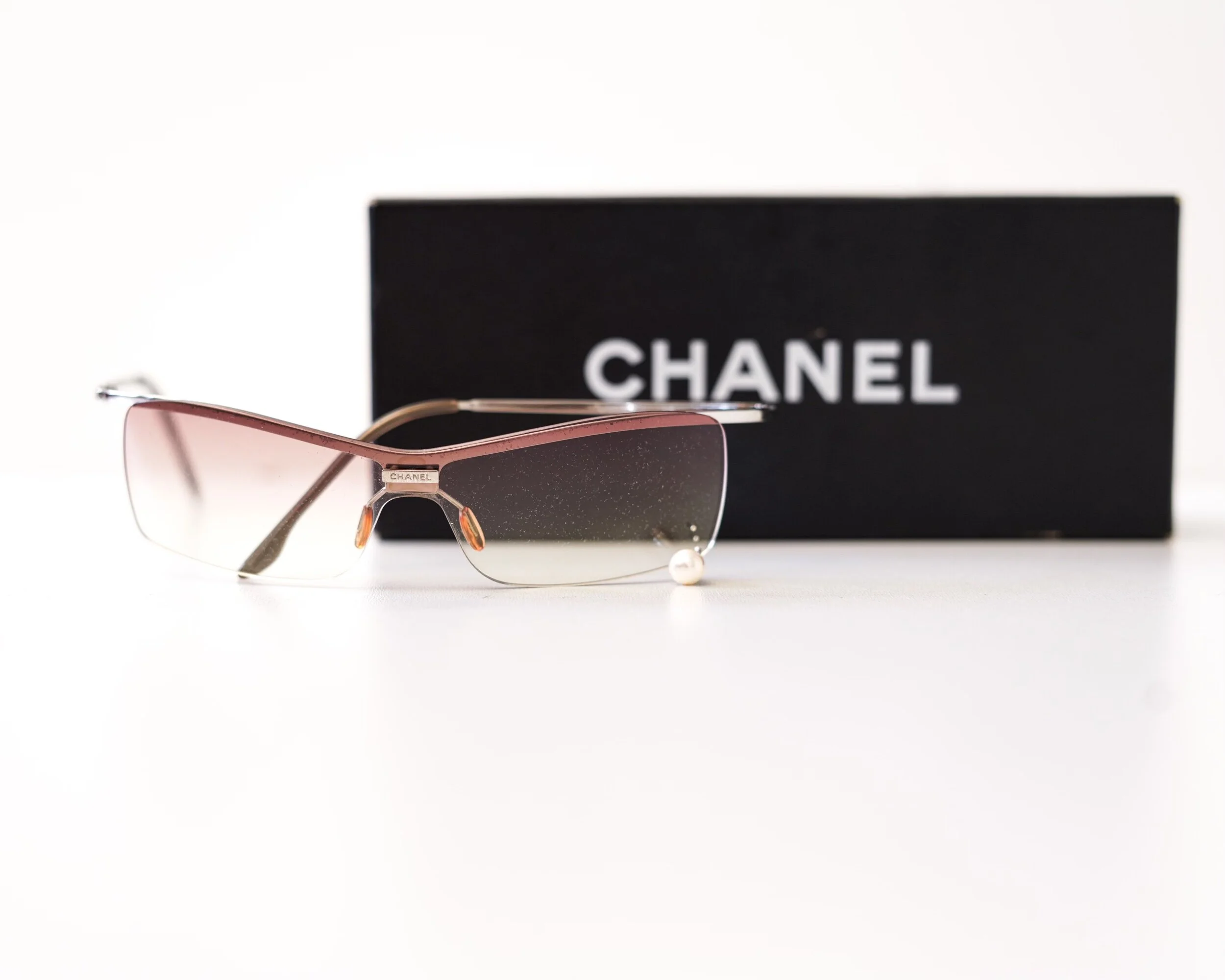 Chanel pearl best sale glasses