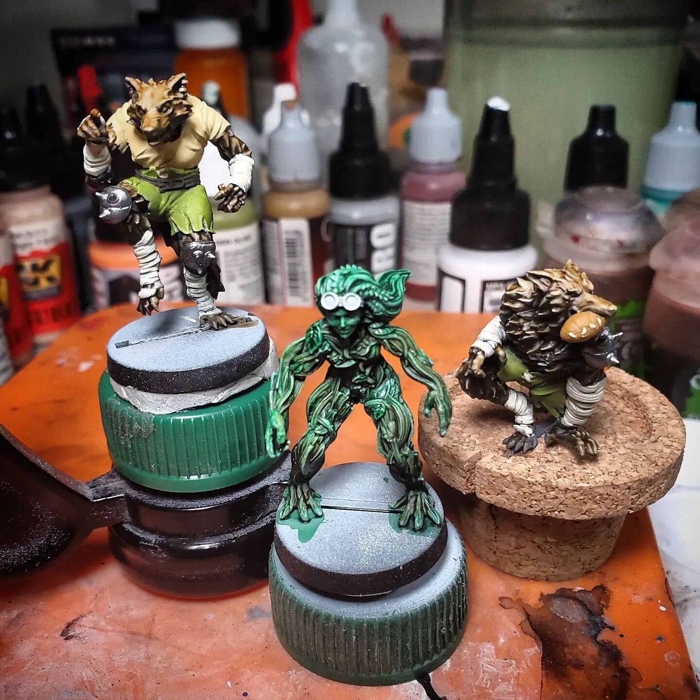 Finally back at the painting desk. Just getting down some simple base coats to start with on these two doggos and the plant lady. 😁

#workinprogress #wip #minipainting #miniaturepainting #bloodbowl #exit23games @exit23gamesltd