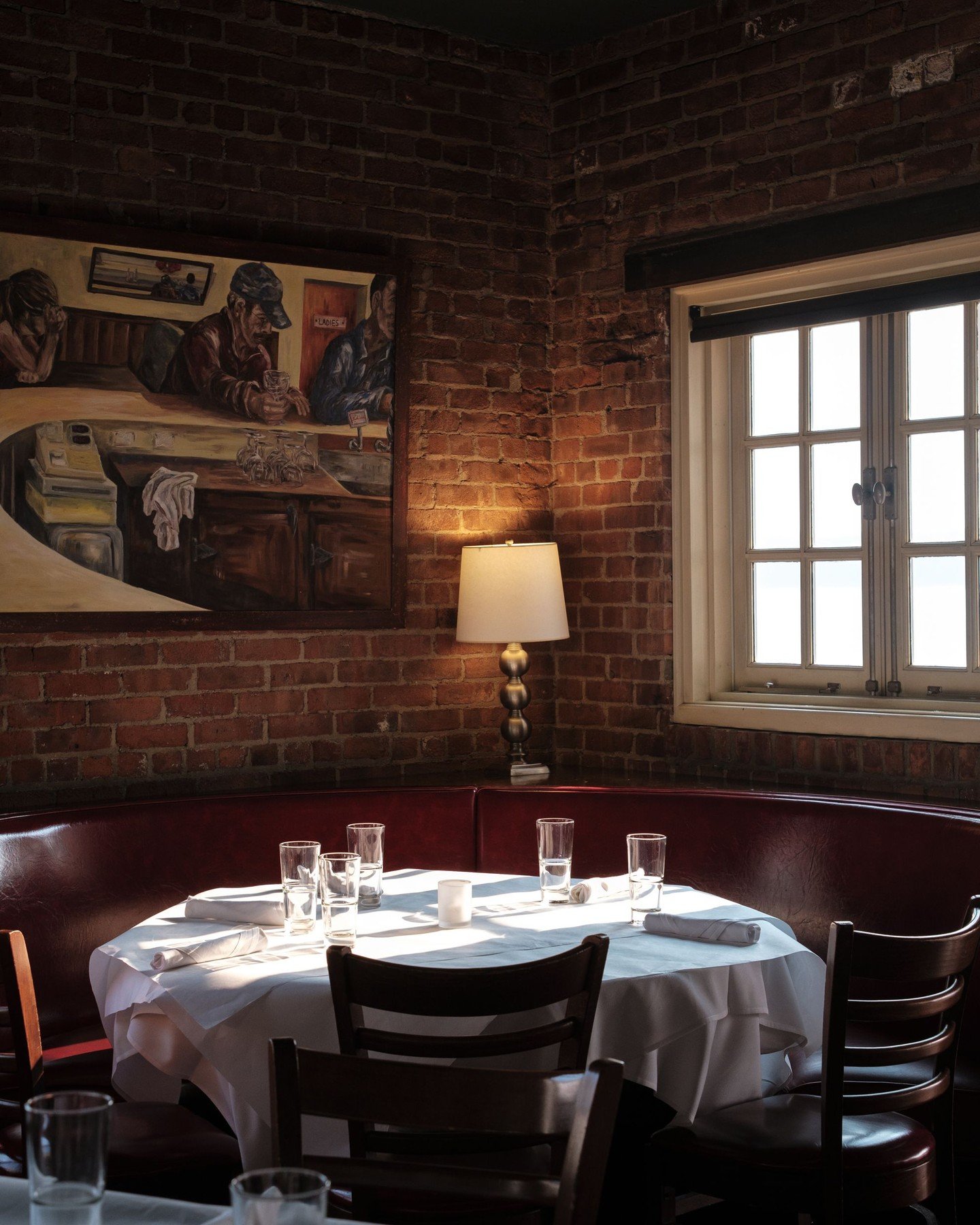A peek into a day at Red Hat 🍽✨ From river views to cocktails at the pewter bar, every moment is made to savor. 

Whether you&rsquo;re here for a date night, family dinner, or just a solo sunset with a glass of wine &mdash; we&rsquo;ve got a seat fo